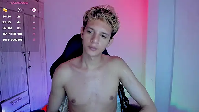 tylernova Adlı Modelin Canlı XXX Sohbeti