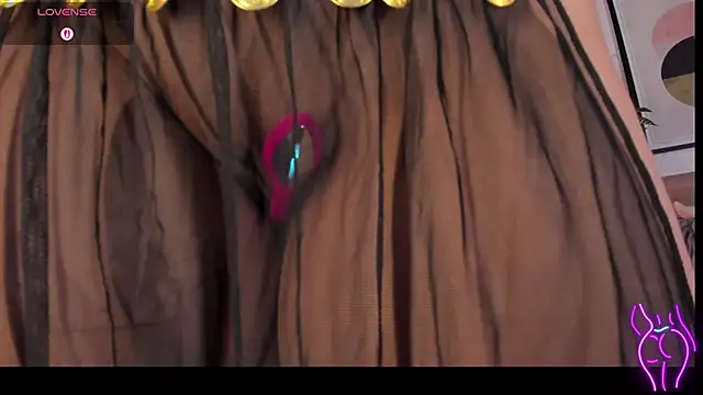 MiaKay1 Adlı Modelin Canlı XXX Sohbeti