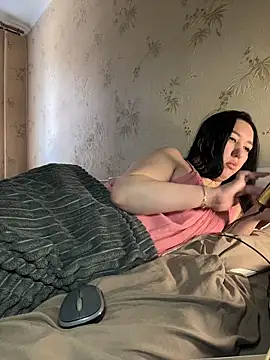 Naughtbaby_2025 élő XXX-chatje