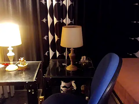 Chatroom XXX en direct de AsianHorseCockOwen