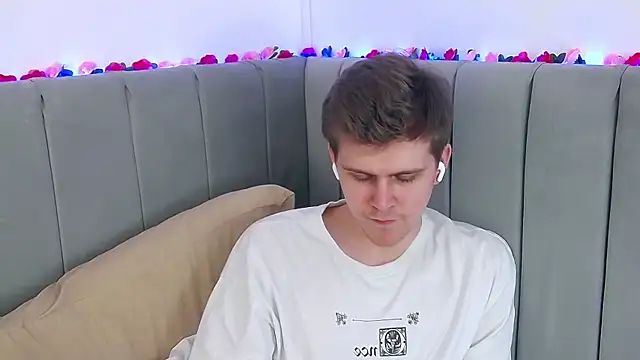 NickJohnasのライブXXXチャット