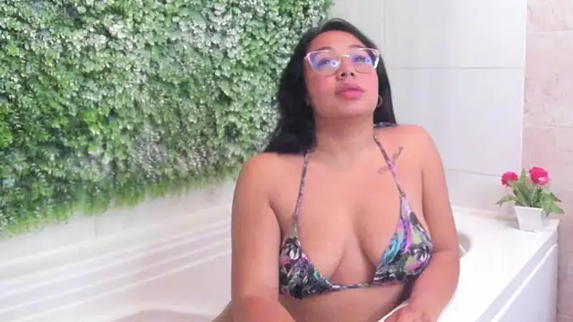 دردشة amy_noa الجنسية المباشرة