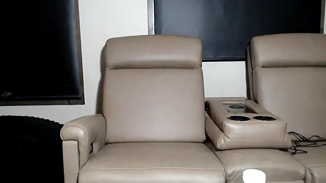 Pokazy przed kamerką – ThickD2C