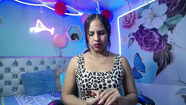 Chat +18 de nicol_ross19 ao vivo