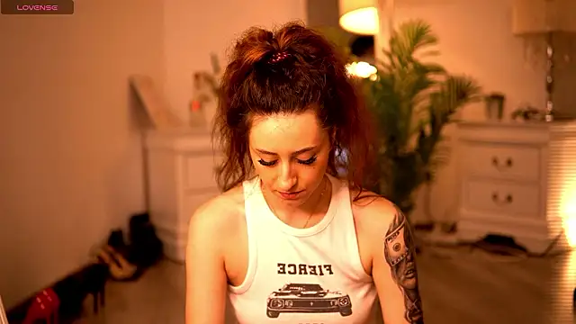 AuraM00n Webcam show