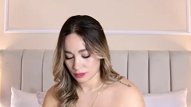 Show modela GabbydelRey na web-kameri