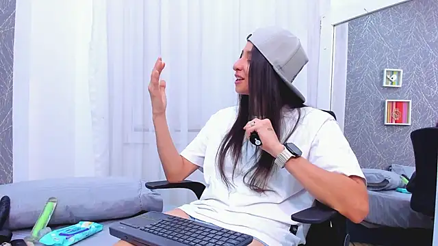 ViictoriiaSaenz: онлайн-секс-чат