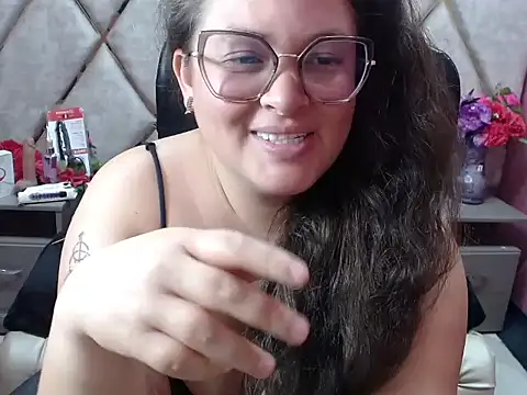 Sarah_Boobs_ Adlı Modelin Canlı XXX Sohbeti