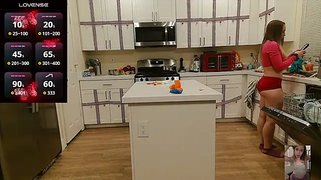 Blondiewithanass Chat XXX in diretta