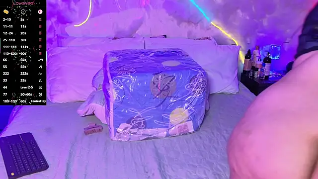 emmajohnss' Webcam Show