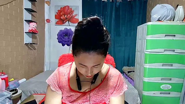 Ugly-Filipina élő XXX-chatje