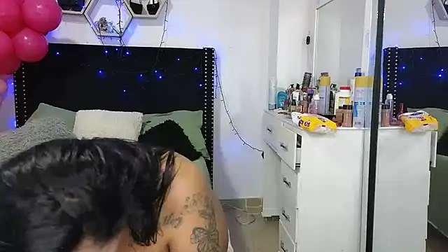 Chat +18 de charlotte_077 ao vivo