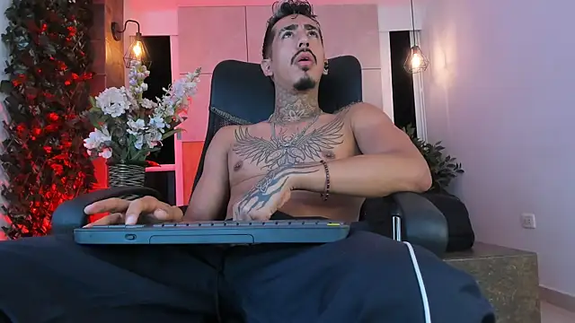 Donovan_Desmond's Live XXX Chat