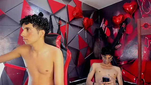Chat +18 de Gay_Red_Room ao vivo
