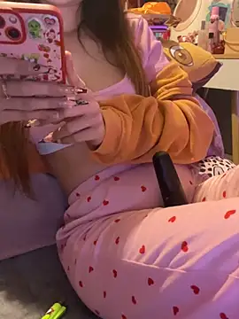 LaPetitechienne1's Live XXX Chat