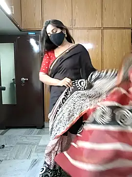 yoursana-: διαδικτυακό σόου στην κάμερα