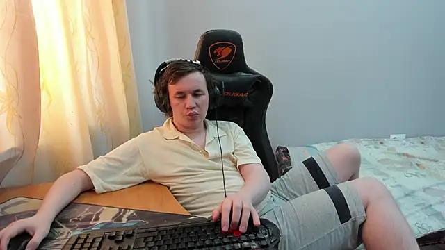 iliaskrislove Adlı Modelin Canlı XXX Sohbeti