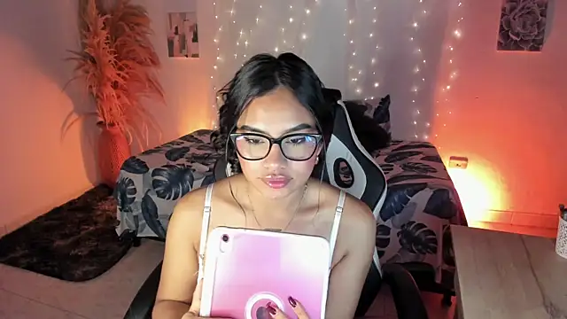 Chat +18 de Riana_Kean ao vivo