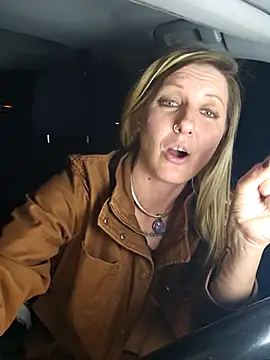 SheIsSomethingのライブXXXチャット