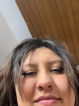 Pertunjukan Kamera Web Larissa_Antonella