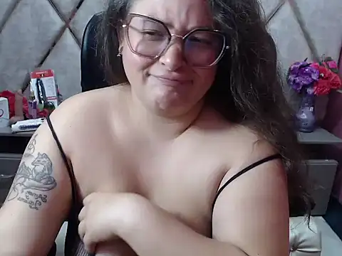 Sarah_Boobs_ Chat XXX in diretta