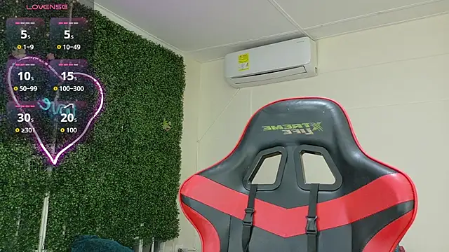 emy_0 Chat XXX in diretta