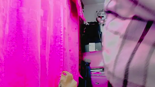 holy_juli Chat XXX in diretta