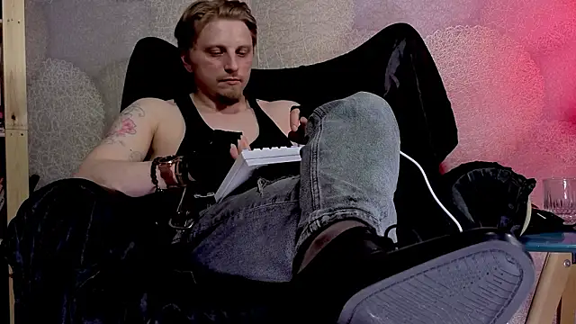 Vincent_Hardman Live XXX-chat