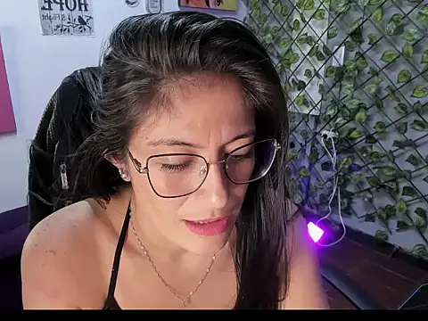 AnnyMilet_ live XXX chat