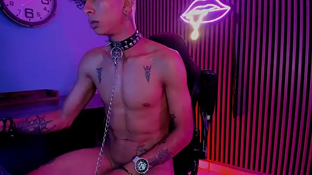 Maximoking26 Live XXX-Chat