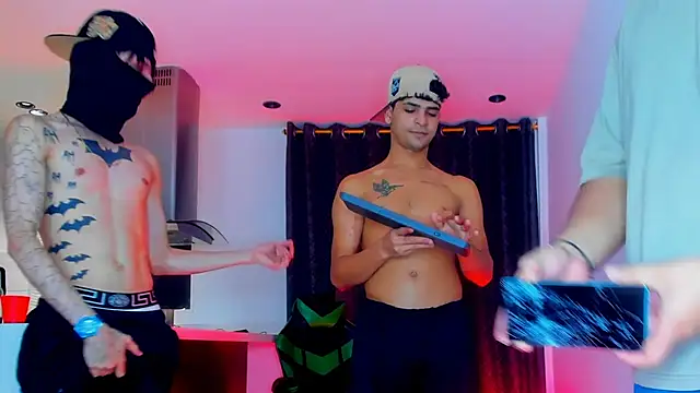 XXX chat uživo modela TheBatMansion