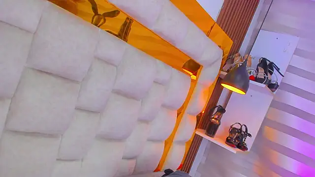 bigass_monic – Naživo XXX chat