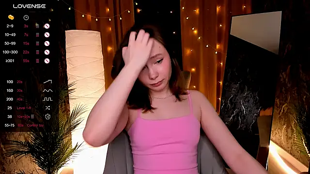 LanaBlu_ élő XXX-chatje