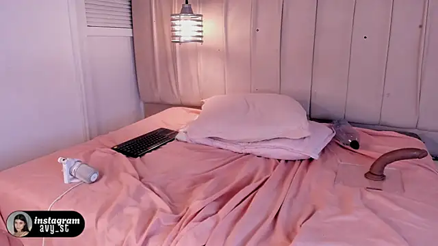 avy_st Adlı Modelin Canlı XXX Sohbeti