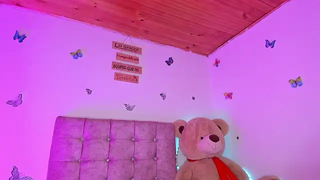 Lia_Roses3x: онлайн-секс-чат