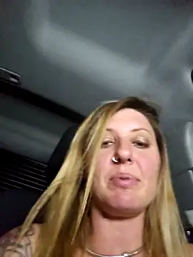 SheIsSomething's Live XXX Chat