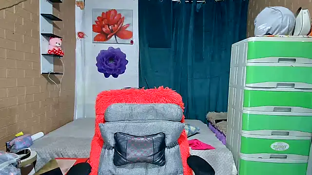 Ugly-Filipina Adlı Modelin Canlı XXX Sohbeti