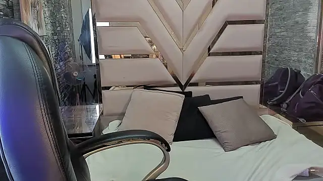 Онлайн чат XXX Shara_Oz