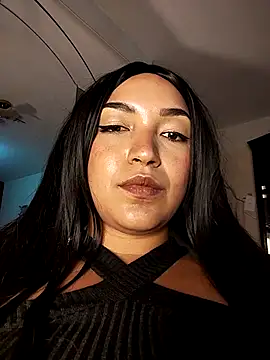 FallsForHerSmile's Live XXX Chat