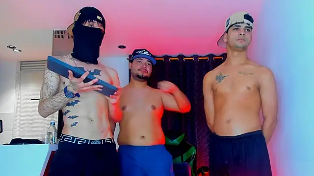 XXX chat uživo modela TheBatMansion