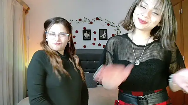 แชท XXX สดของ 3littles