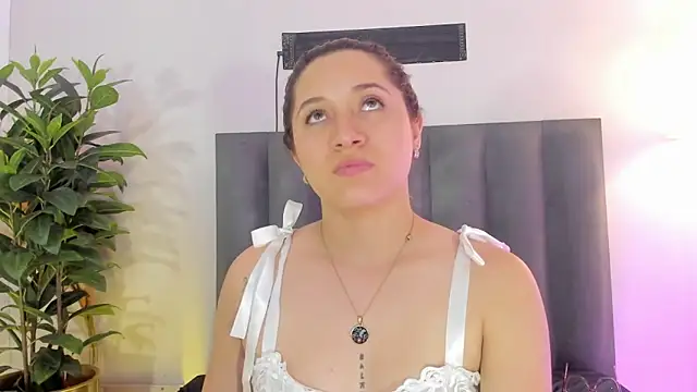 Chat XXX ao vivo de LeiahBlonde_