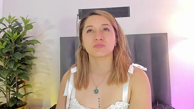 LeiahBlonde_: онлайн-секс-чат