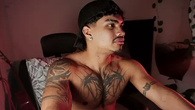 Young_laroiのウェブカメラショー