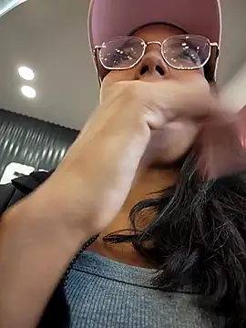 SheenaBrooke: διαδικτυακό σόου στην κάμερα