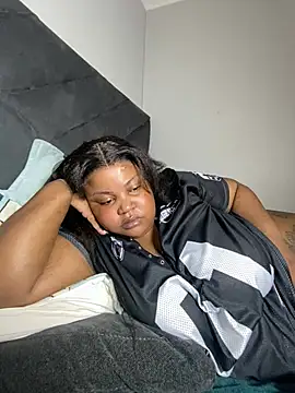 MissLola27のライブXXXチャット