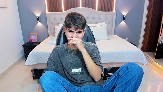 Tommy18__'s Live XXX Chat