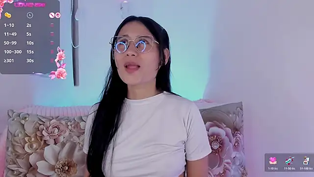 NayeCloudのライブXXXチャット