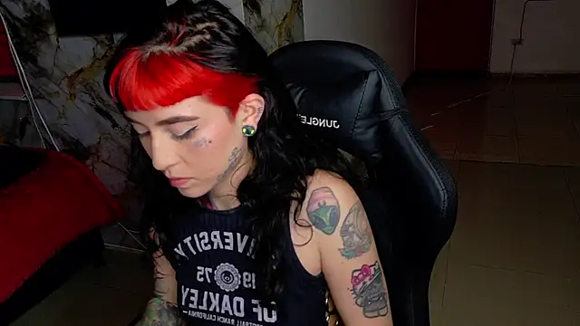 nova_kitttyy – webcam-show