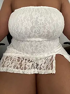 Chat +18 de CARAMELGODDESSX23 ao vivo